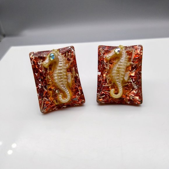 Vintage Sparkling Seahorse Earrings, Coppery Glitter Confetti Lucite with White - Picture 2 of 4
